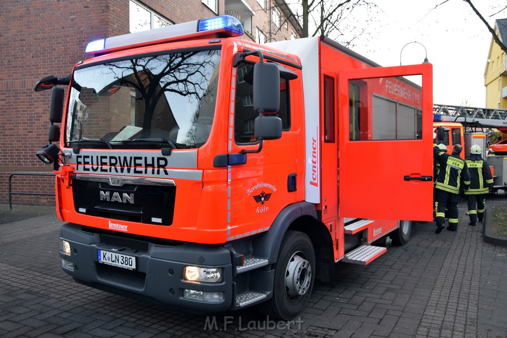 Feuer 1 Koeln Vingst Hesshofplatz P28.JPG - Miklos Laubert